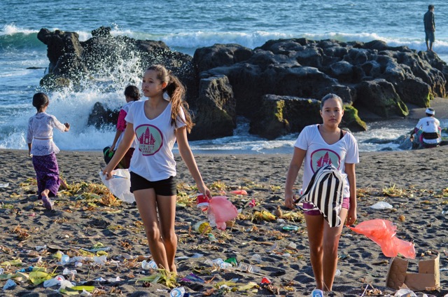 Isabel and Melati Wijsen are ridding Bali of plastic bags with their “Bye Bye Plastic Bags” campaign.